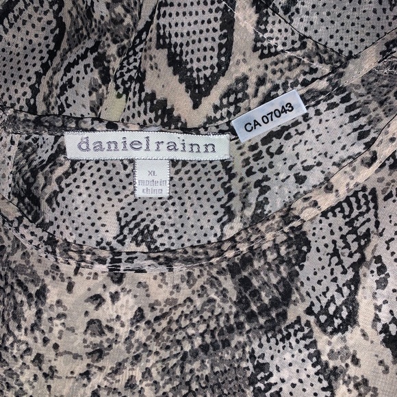 Beautiful  DANIEL RAINN blouse for sale !    Size XL - Picture 6 of 6